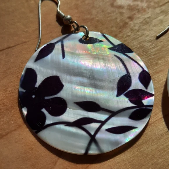 Beautiful genuine shell earrings - Picture 3 of 3